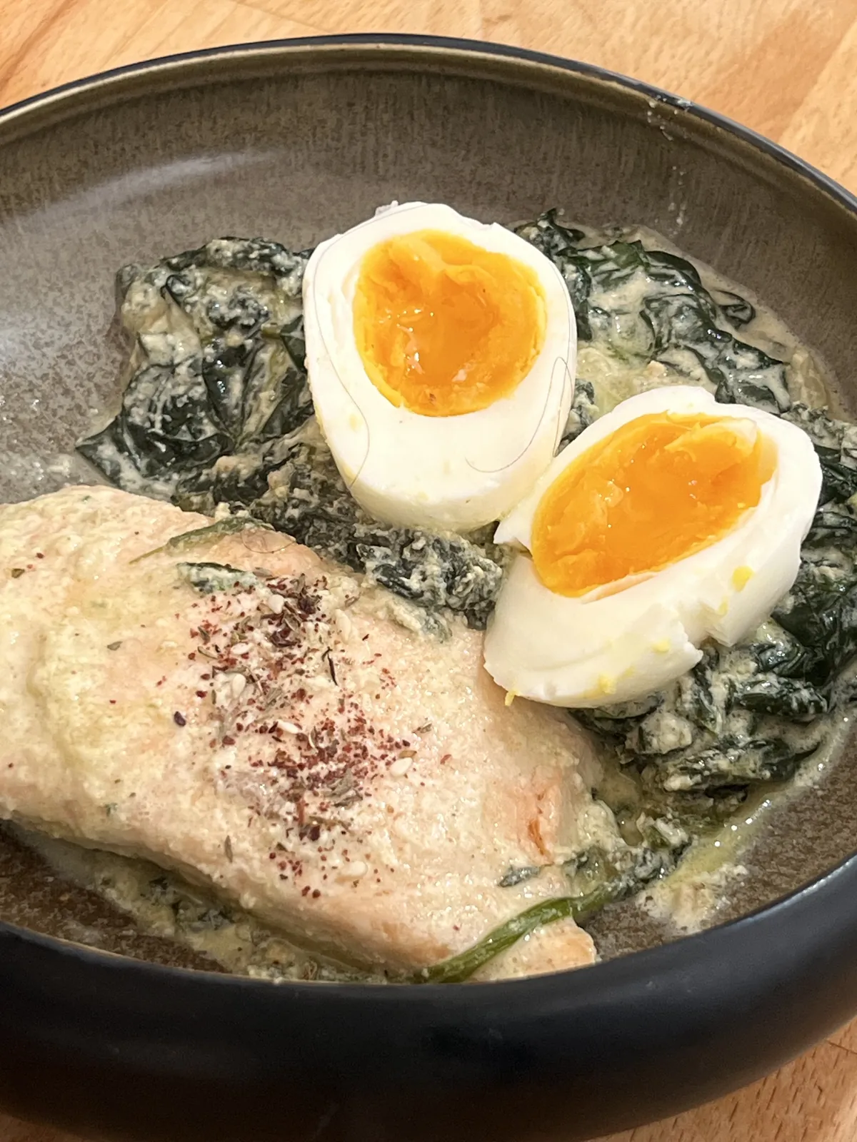 Filets de saumon dans le plat d'épinards, recette minceur de Laurence
